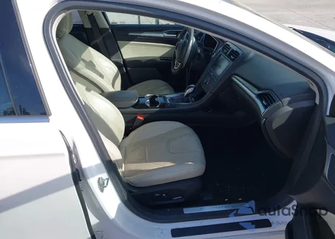 2014 Ford Fusion Hybrid Titanium z USA, uszkodzony, nr VIN 3FA6P0RU9ER292238